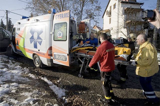 A sérült gyerek behelyezése a Gyermekrohamkocsiba