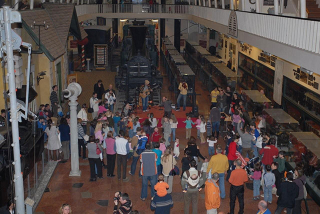 Az Alma Együttes koncertje a gyerekeknek