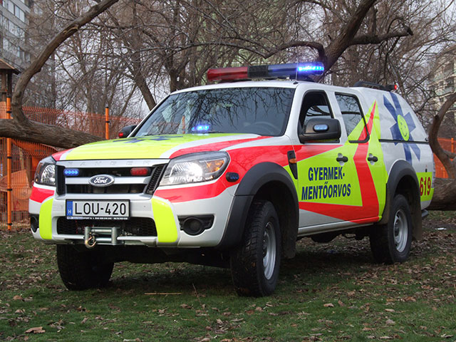 A debreceni gyermek-mentőorvosi kocsi