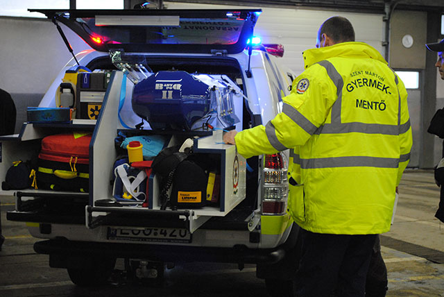 A gyermek-mentőorvosi kocsi felszerelése